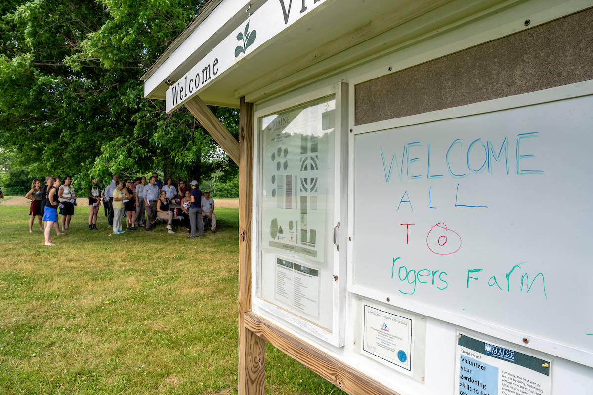 A photo of a sign that reads "Welcome all to Rogers Farm"