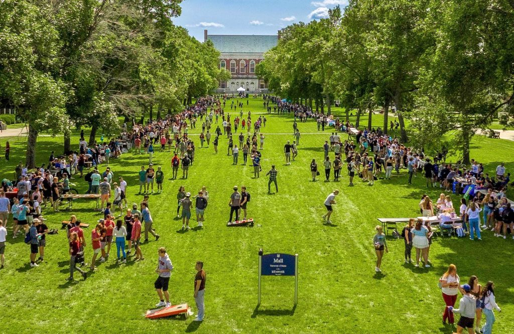 A photo of UMaine's Mall during the Student Organization Fair